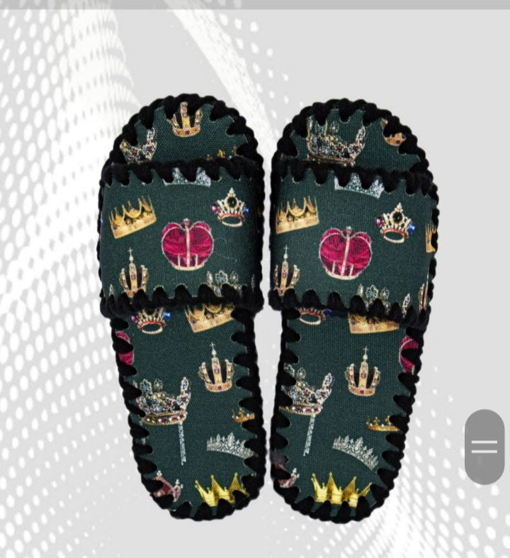 Весели пантофи - Корони
