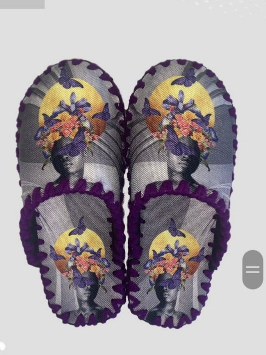 Весели пантофи - Жена с пеперуди