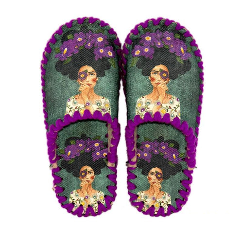 Весели пантофи - Жена с цветя