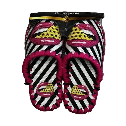 Весели домашни пантофи PantofiBG с принт секси уста с език